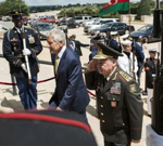 Chuck Hagel (L) and Azerbaijan's Defense Minister Safar Abiyev