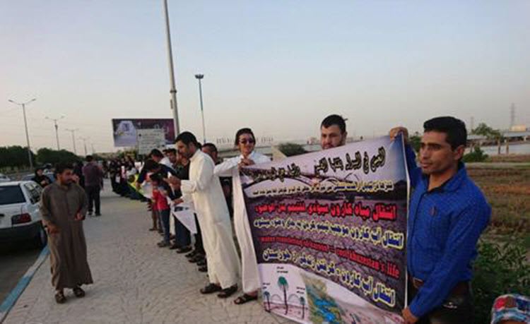 Des citoyens iraniens protestent contre le détournement de la rivière Karoun