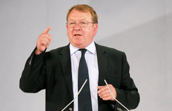 Struan Stevenson: Iranian insults against Abbas reflect Iranian’s lies about supporting the Palestinian cause.