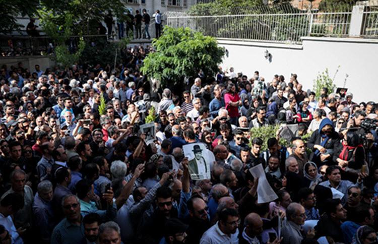 Funeral of iconic Iranian actor sparks fresh anti-government protests
