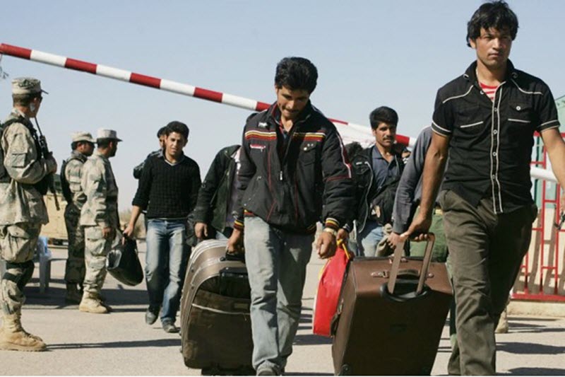 Hundreds of Thousands of Afghans Leave Iran