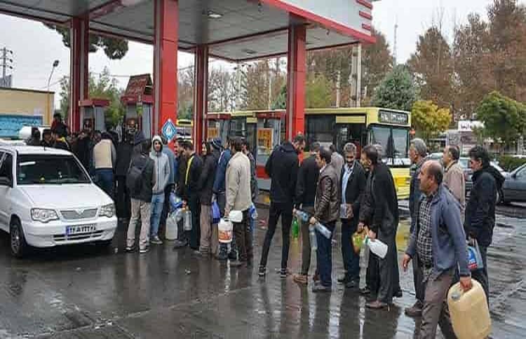 Iranians in a gasoline queue