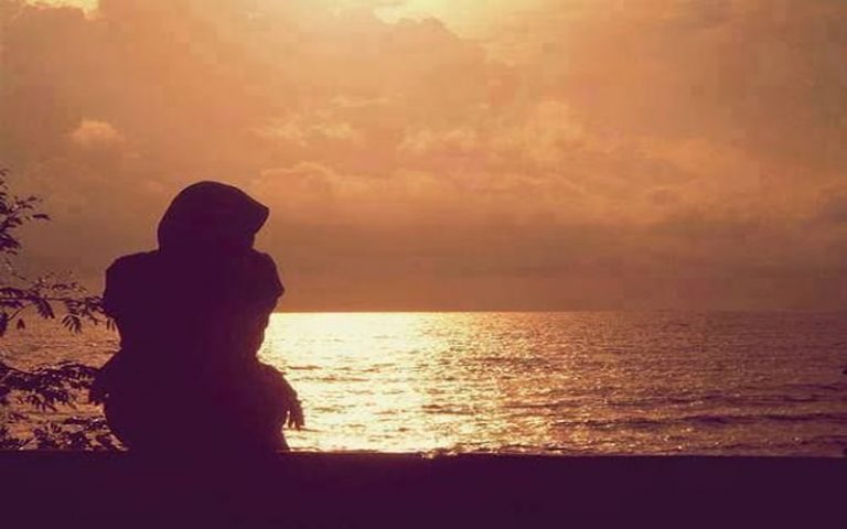 While Iran's healthcare system severely needs medical staff, Tehran Court bans a female doctor from working due to her husband's complaint.