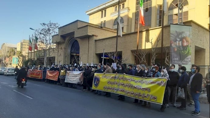 Thieves in Iran’s Car Industry