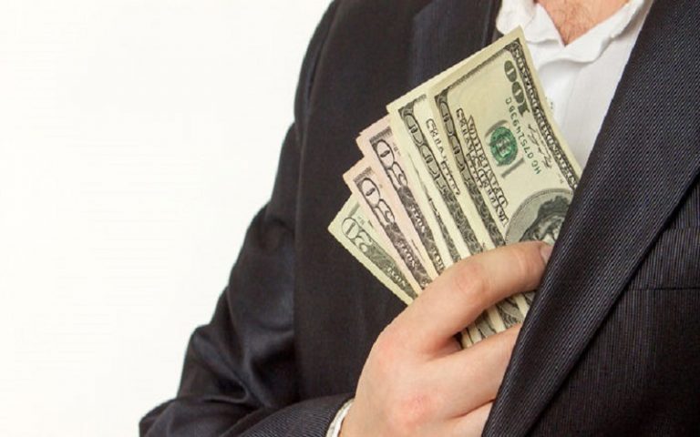 Corruption and misleading closes all the economic doors for the Iranian government