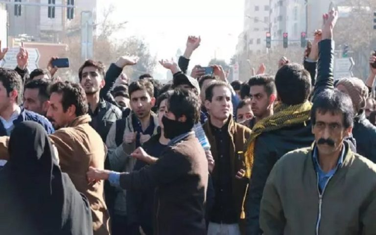 Iranians Don’t Buy Officials’ Publicity Stunts