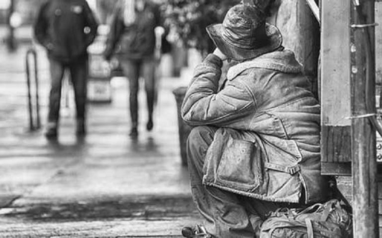 Corrupt Government Harshly Punishes the Poor and Deprived While Plundering Iran’s Assets