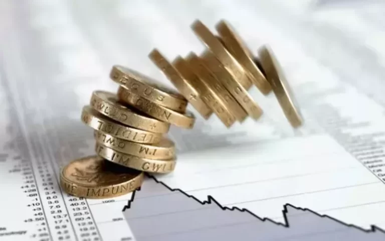 Negotiations over Iran’s nuclear program have turned into a tight knot and are crippling the country’s economic situation.