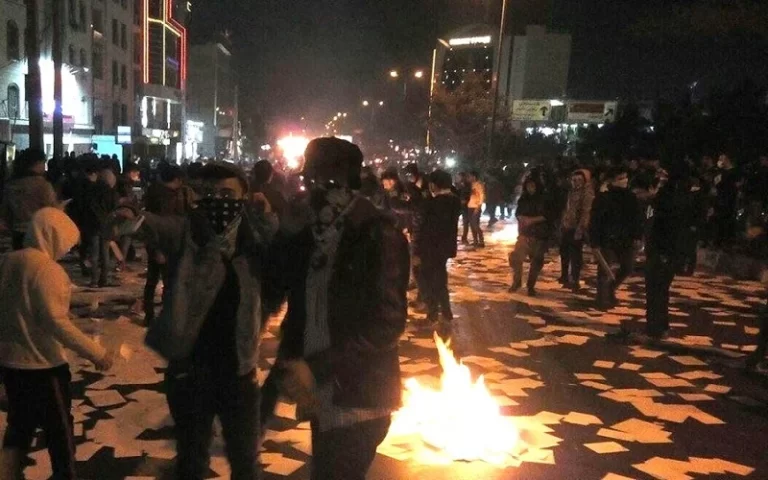 Iran: The Poor Outraged at the Wealth of Ruling Elite