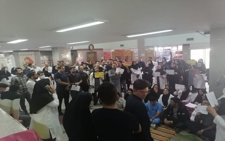 Each Year, 1,500 Nurses Leave Their Jobs, 500 Emigrate from Iran