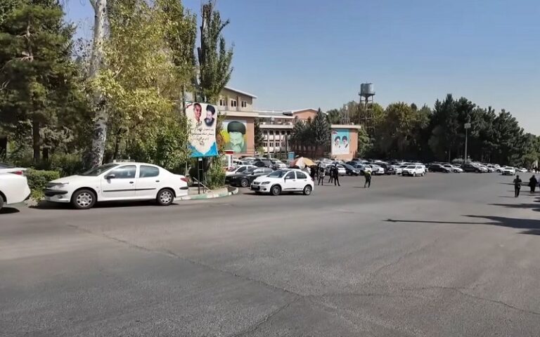 Iran Students Protest Dormitory Poisoning with a Sit-In