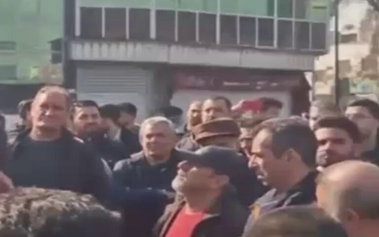 Tehran merchants shut down their shops and protested rising prices
