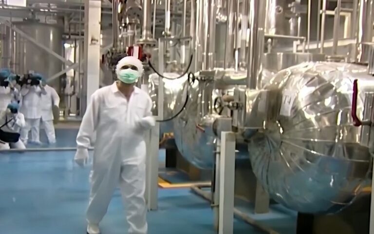 Contradictory Reports on U.S. Opposition or Approval of Uranium Enrichment on Iranian Soil