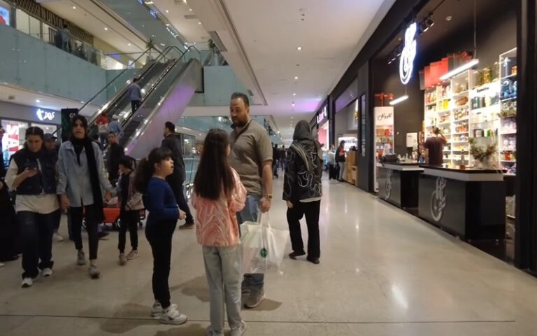 Iranian Middle-Class Youth Suffer from Chronic Anxiety Due to Economic Concerns