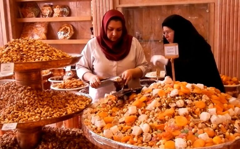 As Iranians Mark Yalda Festivities, They Are Buying Nuts and Sweets in Installments