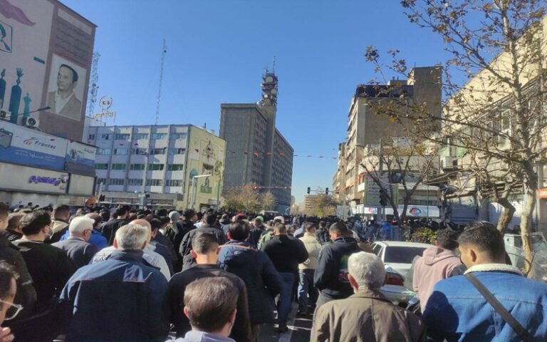 Bazaar Protests Expand to Various Parts of Tehran and Other Cities in Iran
