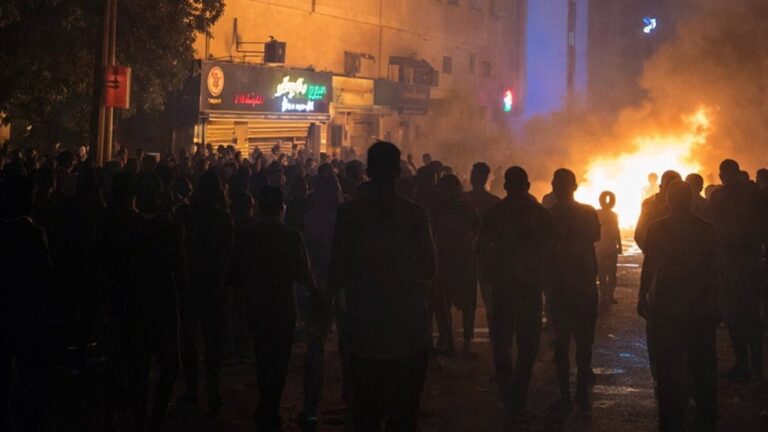 Iranian Doctors Arrested En Masse Over Providing Medical Aid to Protesters