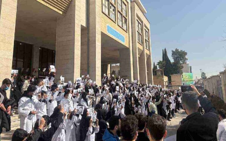 Iranian Students Stage Sit-Ins and Protests in Memory of Martyrs of Uprising