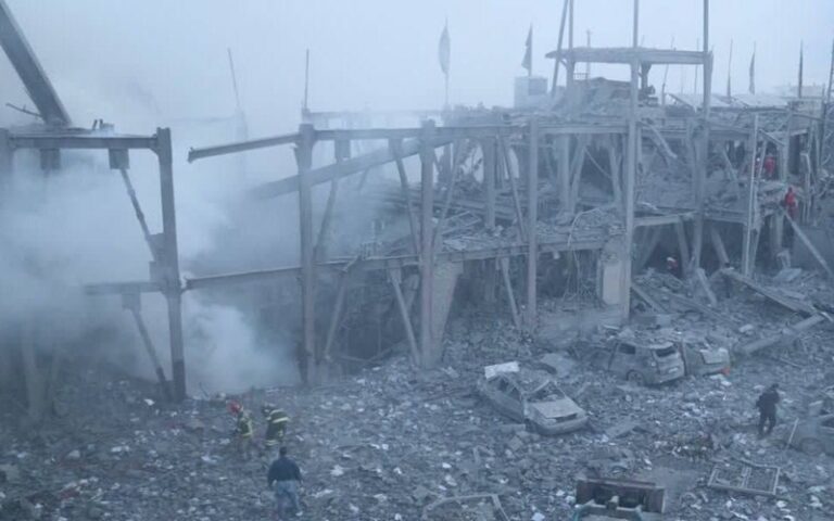 Day 32 Of Iran War: Continued Large-Scale Attacks on Iranian Cities and Uncertainty in Negotiations