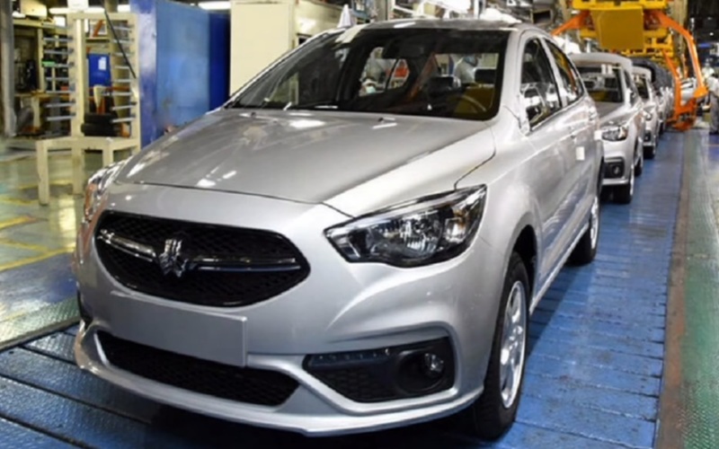 Iran's Car Market Experiences Sharp Surge in Prices Afte War-Induced Stagnation