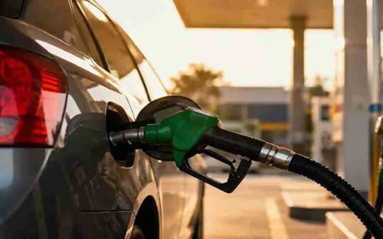 Iran: Long Fuel Lines Form in Wake of 17-Million-Liter Daily Gasoline Shortages